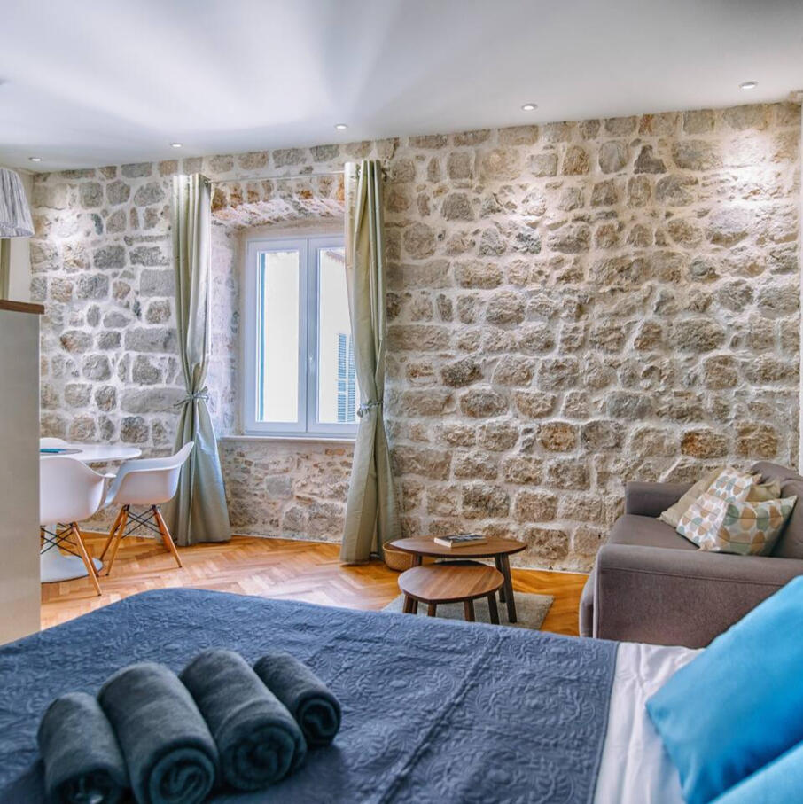 STUDIO APARTMENT